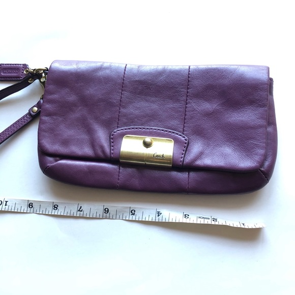 Coach Magnetic Snap Closure Wristlet - Picture 3 of 9
